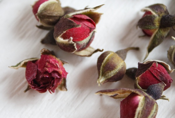 Elevate Your Savoury and Sweet Menu With Dried Rose Petals